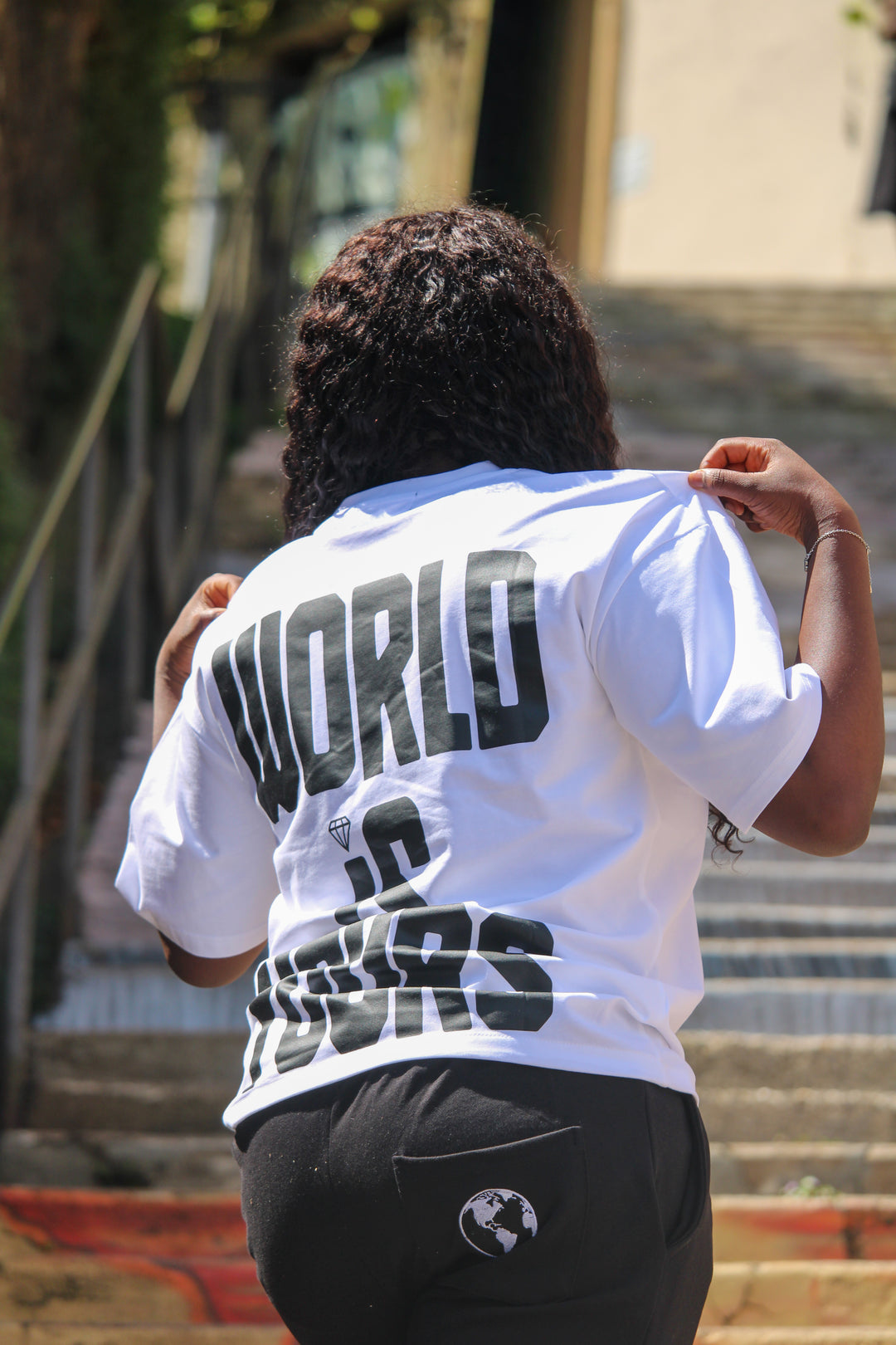 Short "WORLD IS YOURS"