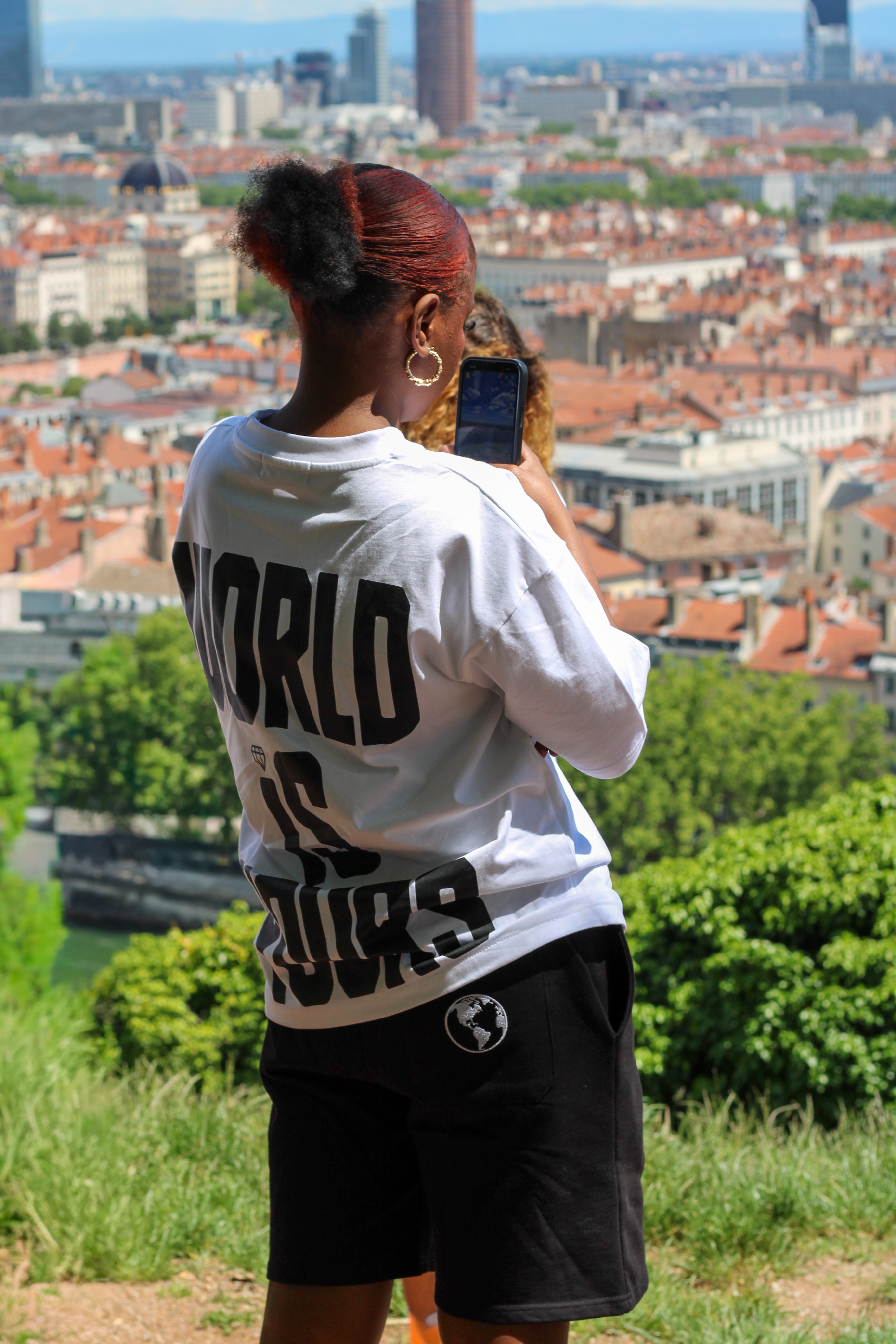 Short "WORLD IS YOURS"