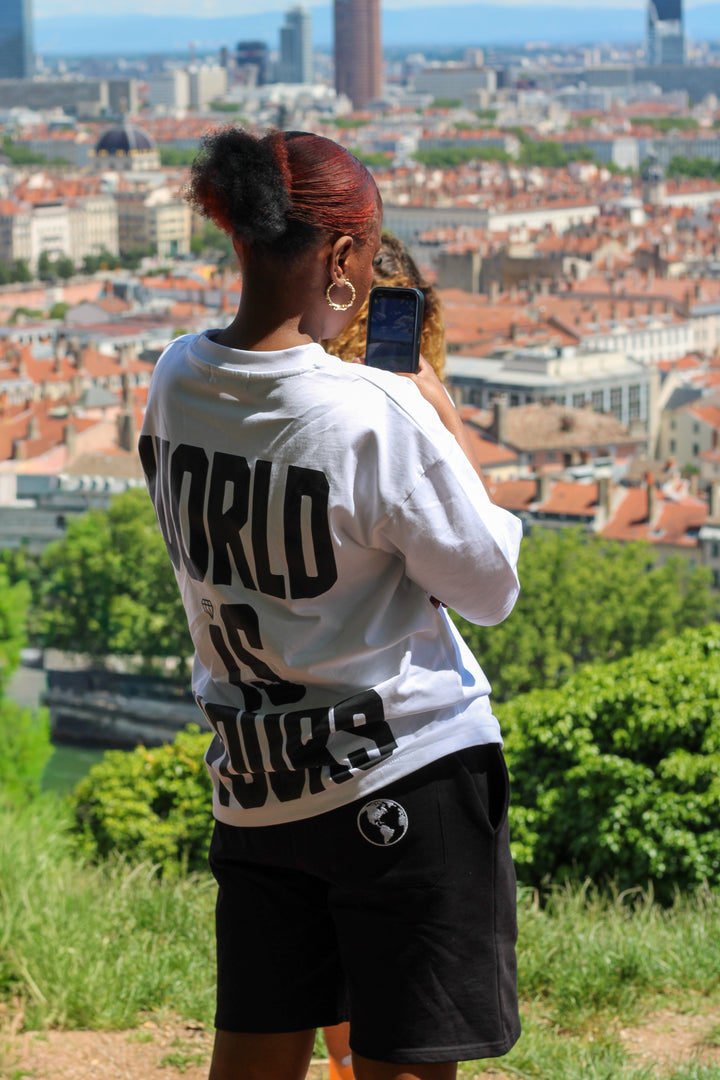 Short "WORLD IS YOURS"